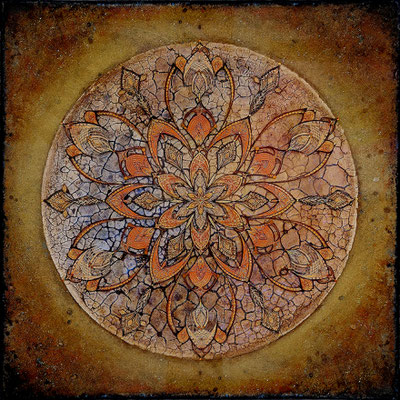 Kosmischer Erdenstern, 50x50 cm, Farbpigmente, Sumpfkalk, Sand, Patchwork Mandala aus Teilchen meines Bildes "Kosmischer Sternengruss". Das Mandalamotiv ist mit Resin unter- und übergossen, was es somit über dem Boden schweben lässt. CHF 1.600