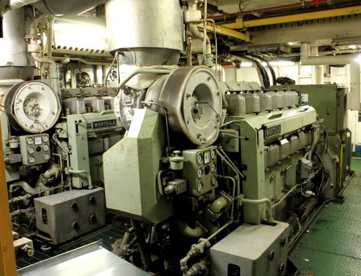 Artania, Alte Hilfsdieselgeneratoraggregate zur Stromerzeugung