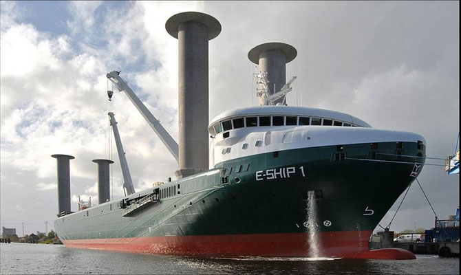 Abbildung 4: Berliner Hybrid-Fähre mit Land-und Solarstrom (Foto Dr. Hochhaus)