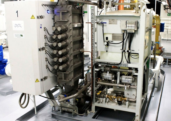 Abbildung 13: Ballastwasseraufbereitung, AOT-Einheit mit den UV-Lampen (Foto Dr. Hochhaus).