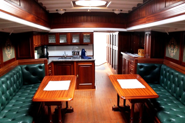 Salon, Blick zum Niedergang (Fotos Dr. Hochhaus)