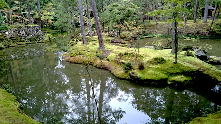 写経が終わった人から庭園散策