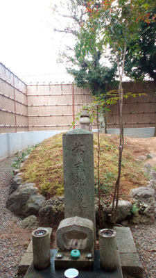紫式部の墓所