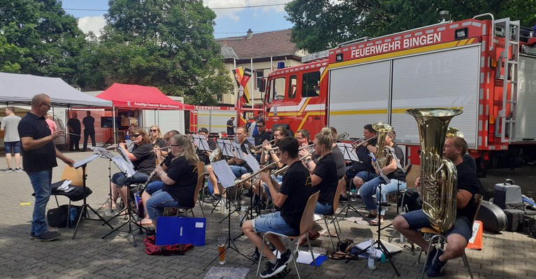 Frühschoppen auf dem Feuerwehrfest der Freiwilligen Feuerwehr Bingen-Büdesheim