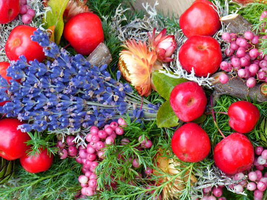 Winterlicher Naturkranz mit Naturmaterialien für die Adventsdeko