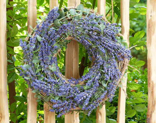 Weinrebenkranz mit Eucalyptus und Lavendel