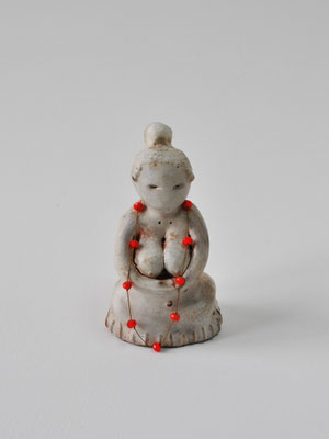 Protection, 2014, grès raku, cristal, H 13cm