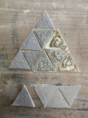 Plaquettes d'échantillons d'emaux de cendres de RIZ de Camargue, de sel et de limons du Rhône. 