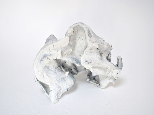 O.S., 2018. Porcelaine, métal. 16x16cm
