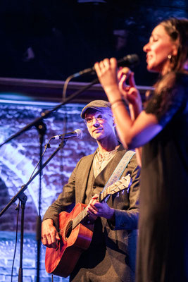Duo Pine Alley beim Auftritt auf einem Corporate-Event