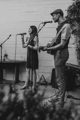 Akustik-Duo Pine Alley spielt bei freier Trauung