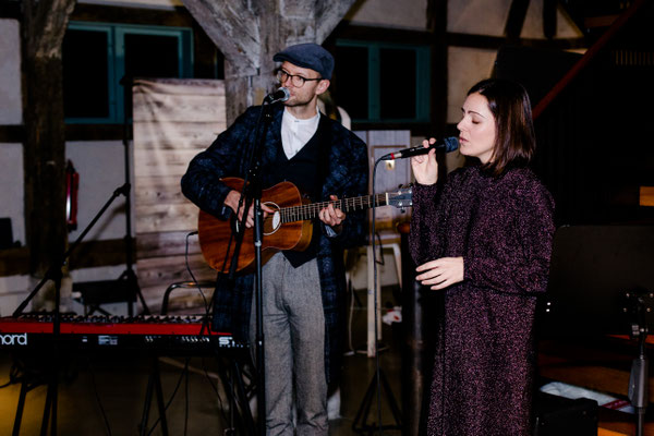 Live-Act für Firmenfeier in Hamburg – Gesang und Akustikgitarre