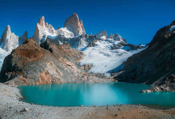 Yahvé ou Jéhovah Dieu est le Créateur Tout-Puissant de la Terre. Notre planète est pleine de biodiversité, de magnifiques paysages.