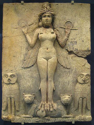 Ishtar ou Astarté est la déesse aux 1000 noms et la plus célèbre des déesses mésopotamiennes. C’est la déesse de la guerre, de la fécondité, du ciel et de l’amour physique. Fille de Sîn, le dieu lune. Son astre est Vénus.