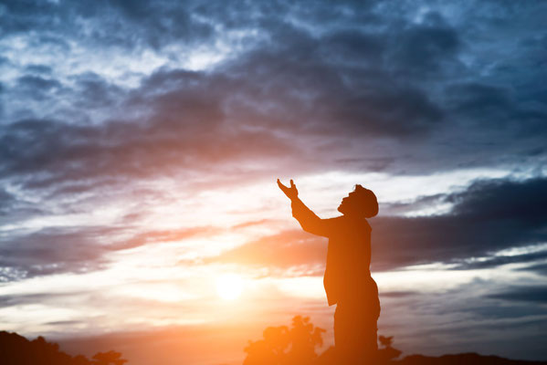 L’esprit de Dieu édifie, aide à cultiver de belles qualités et pousse à l’action. « Enseigne-moi à faire ta volonté, car c'est toi qui es mon Dieu. Que ton bon Esprit (pneuma) me conduise sur le terrain de la droiture! »