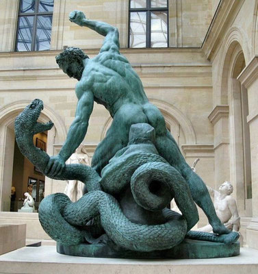 La croyance aux enfers est omniprésente également. Plusieurs légendes décrivent certains dieux comme des tueurs de serpents. Hercule / Héraclès combattant Achéloüs métamorphosé en serpent, mythologie grecque et romaine - Louvre.