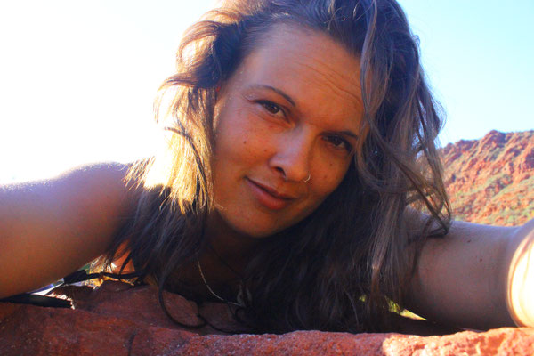 esta disfrutando el sol