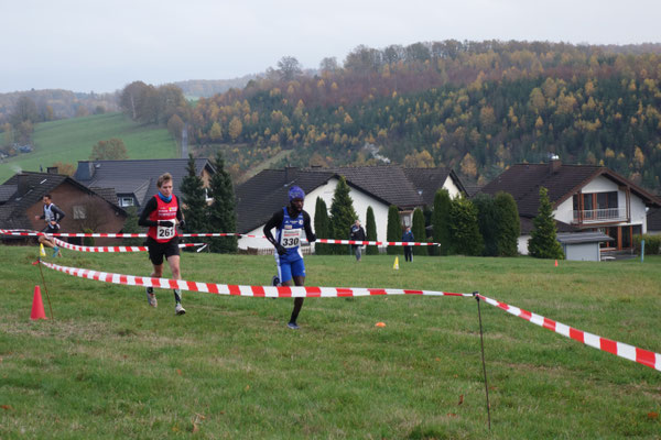 Heißer Kampf um Platz 3: Fabian Jenne und Joseph Mwaisumo