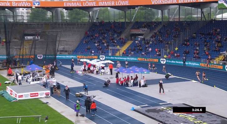 Auf Platz 8 geht Johanna auf die letzten 350m.