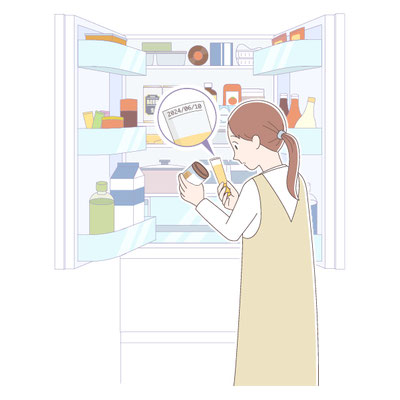 冷蔵庫を整理する女性