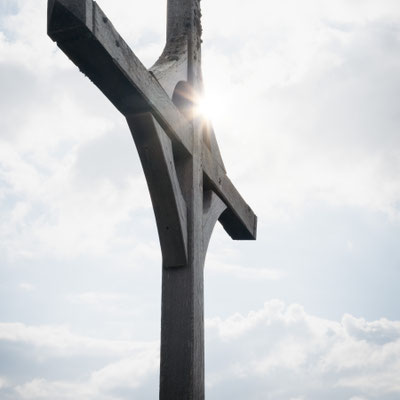 Gipfelkreuz am Aussichtsberg Kreuzbichl auf 1199m am Wilden Kaiser in Tirol