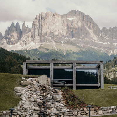 CYPRIANERHOF • Living the Cultura Dolomiti – between mountain magic, quiet strength and soulful culture | Tiers at the foot of the Rosengarten | South Tyrol • Member of Mountain Hideaways ©Marika Unterladstätter