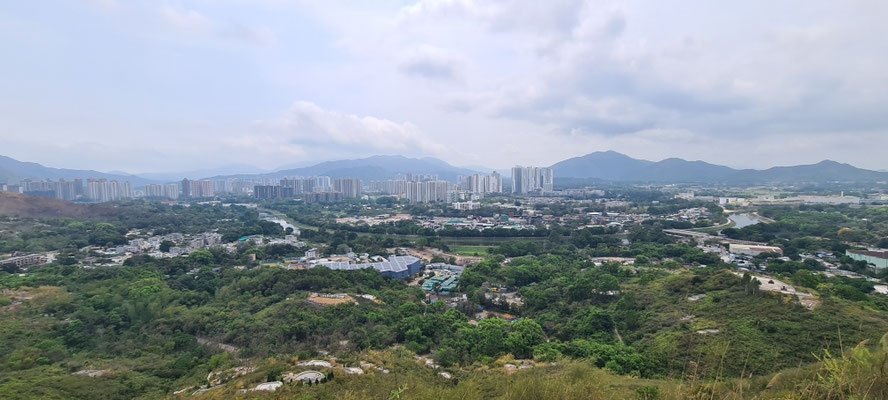 Der Blick zurück nach Sheung Shui (Liu Dorf)