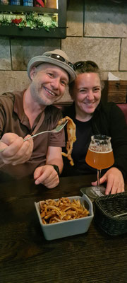 marinierte Schweineohren mit einem leckeren HongKong IPA