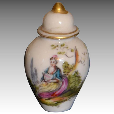 vase couvert avec décors à la manière de Watteau du XVIIIème siècle 
