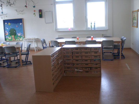 Essraum mit Sammelfächerregal der Kinder