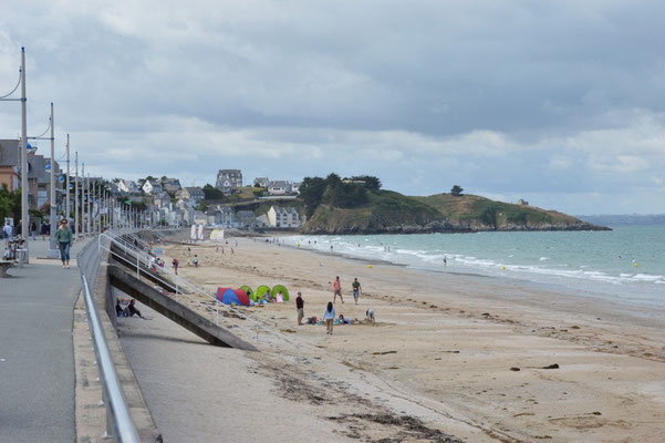 La plage du Val-André en 2013 (ça pourrait être pire: il pourrait pleuvoir.)