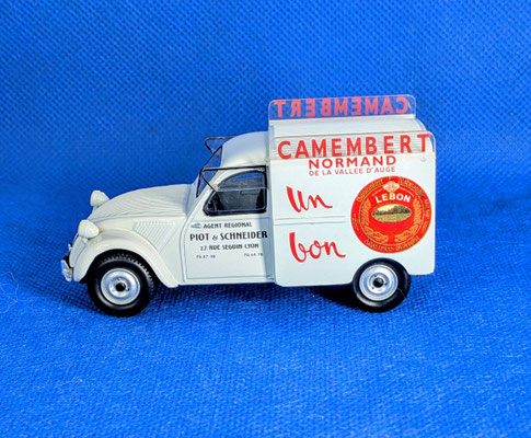 Citroën 2 CV AZU  Camembert normand LE BON   1956