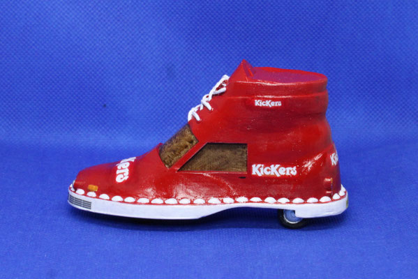 Peugeot 104   -  Chaussure KICKERS     Caravane Tour de France 1989