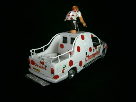 Peugeot Expert  " CHAMPION " Version N°2 Cycliste en danseuse   Caravane Tour de France 1999