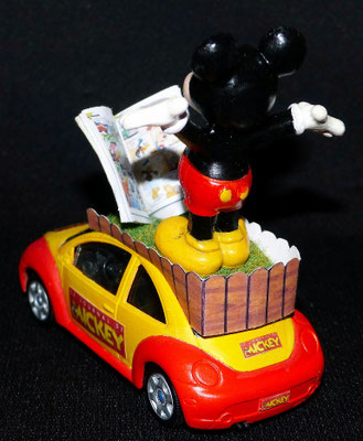 Volkswagen New Beetle JOURNAL DE MICKEY   Caravane Tour de France 2013