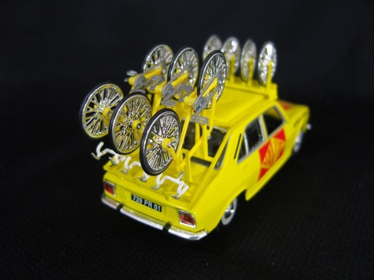 Peugeot 504 Assistance MAVIC                                             Tour de France 