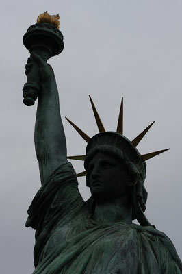 自由の女神　アメリカのと比較すると？？