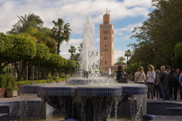 Parc Lalla Hasna mit der Koutoubia Moschee im Hintergrund