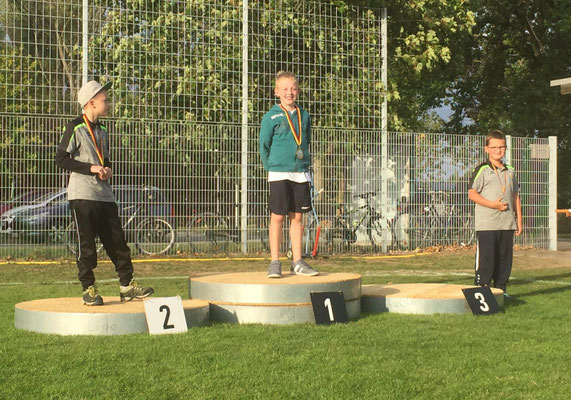 Alexander Rogge Platz 1 auf Platz 3 AliyahaSaatze - bereits auf dem Heimweg 