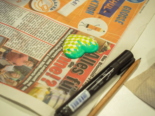 halb fertig bemaltes Herz 