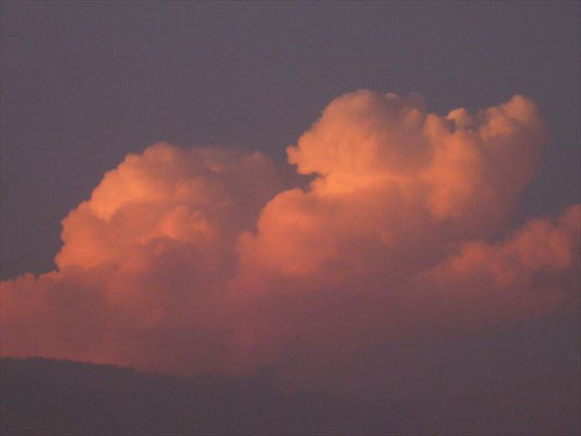 夕日に染まる積乱雲