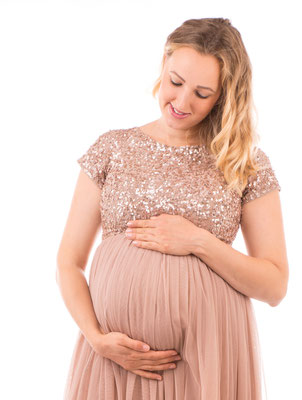 Schwangerschaft - Bauchshooting im Fotostudio in Gusterath