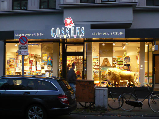 Gossens Junior, Düsseldorf | Leuchtkasten, Texte dekupiert, mit 10 mm klarem Acrylglas durchgesteckt und mit Folie aufgedoppelt