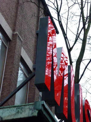 Museum Köln | Leuchtbuchstaben im Profil 5s mit LED Ausleuchtung auf einer Aluminiumunterkonstruktion