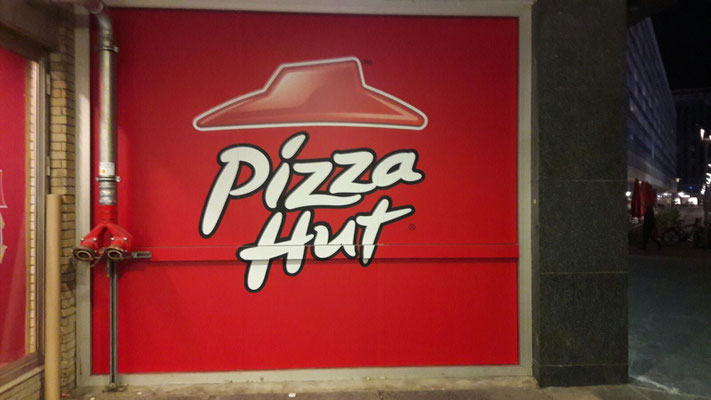 Pizza Hut, Dresden | Beschriftung von Schaufenstern - Vollverklebung inkl. Fensterprofile