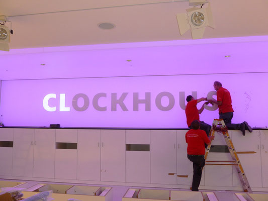 Clockhouse by C&A, Düsseldorf - Flagship Store | Vollacrylglas-LED-Frontleuchter