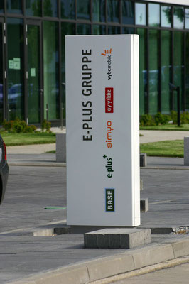Neue Stelen für die E-Plus Hauptverwaltung in Düsseldorf