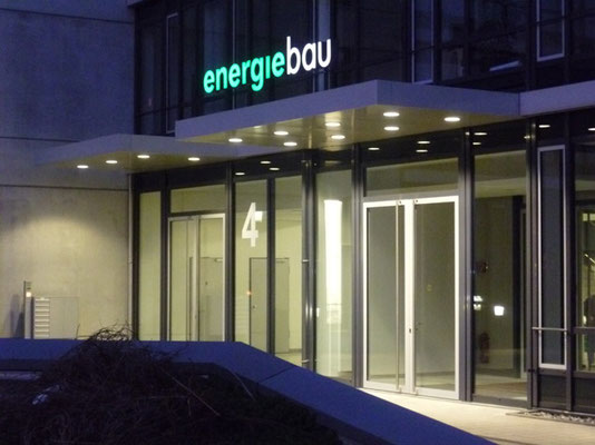 Energiebau, Köln | Einzelbuchstabenschriftzug im Profil 5 mit LED-Ausleuchtung