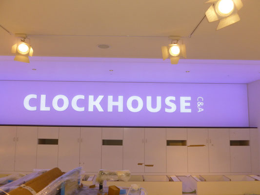 Clockhouse by C&A, Düsseldorf - Flagship Store | Vollacrylglas-LED-Frontleuchter