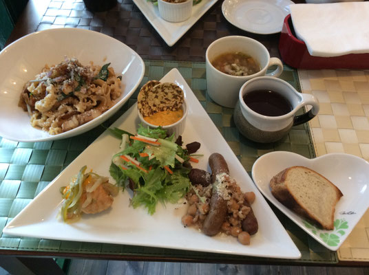 Pranzo B : antipasto misto,pane,pastafresca del giorno,bevanda